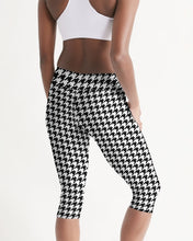 Load image into Gallery viewer, Houndstooth Women&#39;s Mid-Rise Capri